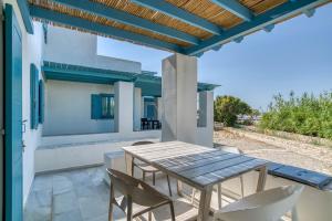 G&K Blue House on Agia Anargyroi Beach, Naousa