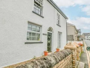 Builth House - Govilon