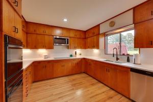 Modern Wilmington Home with Deck and Hot Tub!