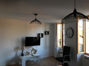 Appartements Joli Cocon pour 3 personnes vue sur les toits du centre de Caylus : photos des chambres