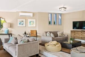 Villa Verde - 3-Bedroom Villa With Pool and Mountain View