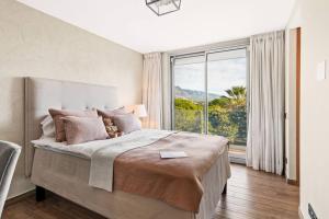 Villa Verde - 3-Bedroom Villa With Pool and Mountain View