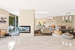 Villa Verde - 3-Bedroom Villa With Pool and Mountain View