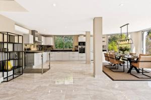 Villa Verde - 3-Bedroom Villa With Pool and Mountain View