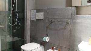 Habitación con cama grande
