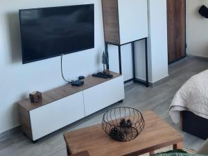 Sunny Woods Apartment