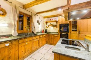 Chalets Le Chalezon MERIBEL : photos des chambres