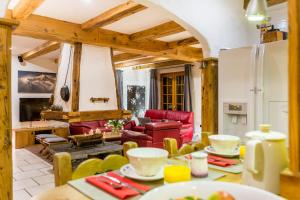Chalets Le Chalezon MERIBEL : photos des chambres