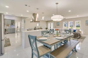 Screened Lanai with TV Waterfront Cape Coral Home!