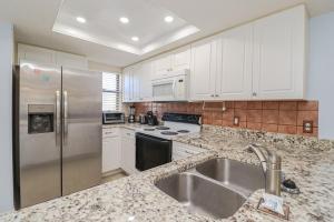 Ocean Village Club R28