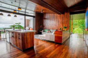 Villa Morpho - Luxury Jungle House at Ecolirios Green Community