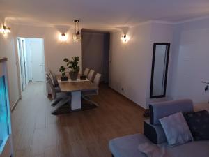 Maisons d'hotes Maison calme/Chambre privee/Clim+TV/Petit dejeuner inclu/tout confort : photos des chambres