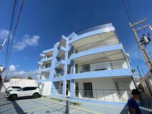 No Atalaia, Fort Poseidon rua do Atalho a 700 metros da praia do Atalaia, apartamento novo decorado, varanda, sala de estar e jantar, 02 suítes, 03 banheiros, lavanderia, cozinha, piscina, churrasqueira, salão de jogos, vista parcial das dunas e mar