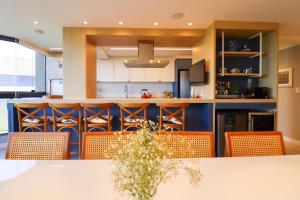 Extraordinário 03 dormitórios vista mar - AQ01I