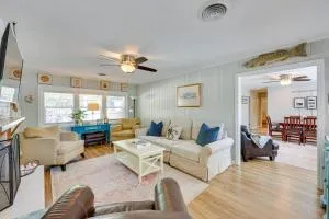 Beachy Wilmington Home 6 Mi to Riverwalk and Dtwn! - Windemere