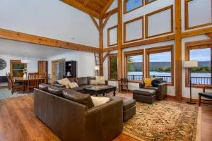 Stays @ Riverside Manor - Dauphin