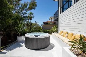 Aqua Vistas - Coastal Gem with Serene Spa Experience - Macmasters Beach