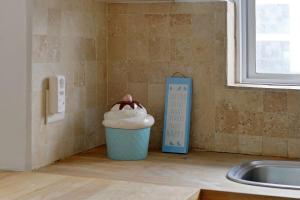 Charming 2-Bed Sea Point Retreat Mountain Views