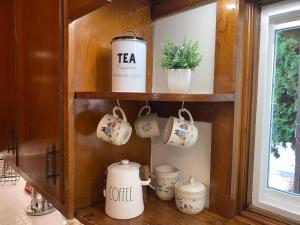 Vintage downtown flat near Holy Hill, Golf &Ski