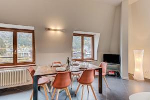 Apartment Alpes V - Alpes Travel - Central Chamonix - Sleeps 5