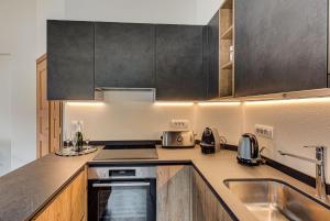 Apartment Alpes V - Alpes Travel - Central Chamonix - Sleeps 5