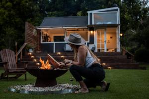 Central Coast Deck and Spa Luxury Tiny House with firepit