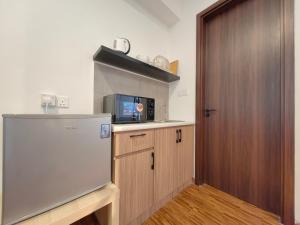 Near Airport K Avenue Family Room