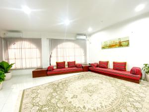 Spacious Family-friendly Villa with Swimming Pool