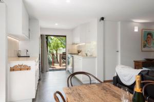 Tallow Beach Retreat - welcoming pet-friendly unit