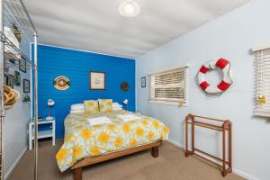 Beachcombers Cottage - beachfront pet retreat