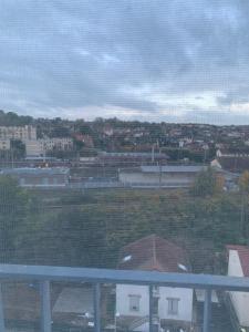 Sejours chez l'habitant Chambre simple avec un lit double a Orly ville : photos des chambres