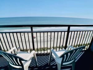 WINTER RATES! Spacious King Oceanfront Studio 1026