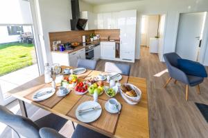 Hangar 19 Superior Apartment mit Seeblick H5W2