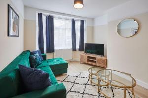 Elfleda Stay - Modern 5 bedroom house with parking