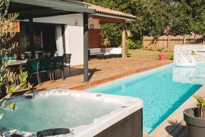 Villas VILLA DREAM LANDES Piscine temperee-Jacuzzi-5 suites parentales : photos des chambres
