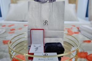 Welcome to Dubai Jacuzzi