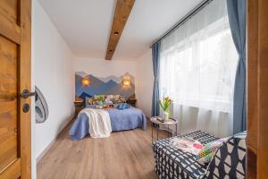 4 Bedroom House with Playground, BBQ & Free Parking