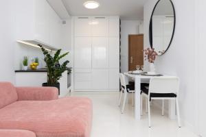 Stylish Apartment Przedpole with Balcony & Parking by Renters