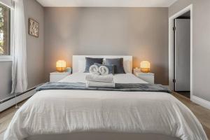Downtown Apartment with Underground Parking, Netflix, Fully Equipped Kitchen, Walk to 17th Ave, Sleeps 4, Perfect for Foodies and Tourists