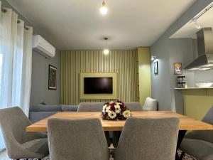 Jonis Condo at Mali i Robit