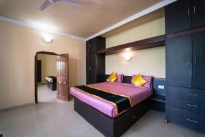 KINGMAKERS Plantation with River Stream