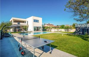 Nice Home In Pula With Outdoor Swimming Pool, 6 Bedrooms And Wifi