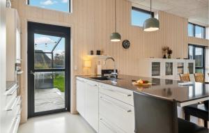 Beautiful Home In Hadsund With Wifi