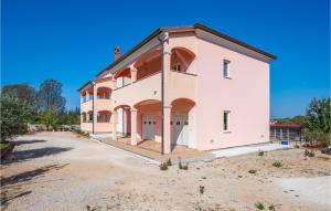 Awesome Apartment In Rovinj With Kitchen