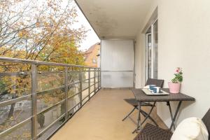 Stylish Studio for 2 with Balcony Robocza Poznań by Renters