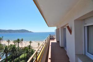 RNET - RHC 1613 Roses Holiday Center