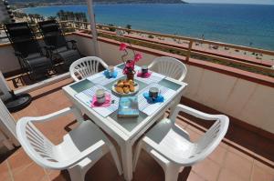 RNET - RHC 1613 Roses Holiday Center