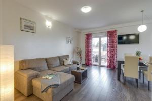 Two-Bedroom Apartment Tatty