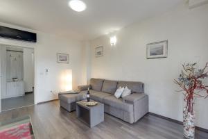 Two-Bedroom Apartment Tatty