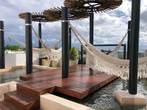 Modern Studio close to the beach, Roof Pool and Fast WiFi